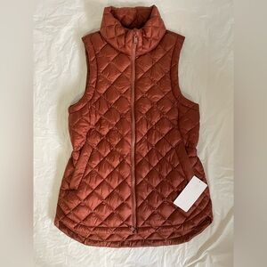 Athleta Whisper Featherless Vest, Size S, legging friendly, cinchable waist